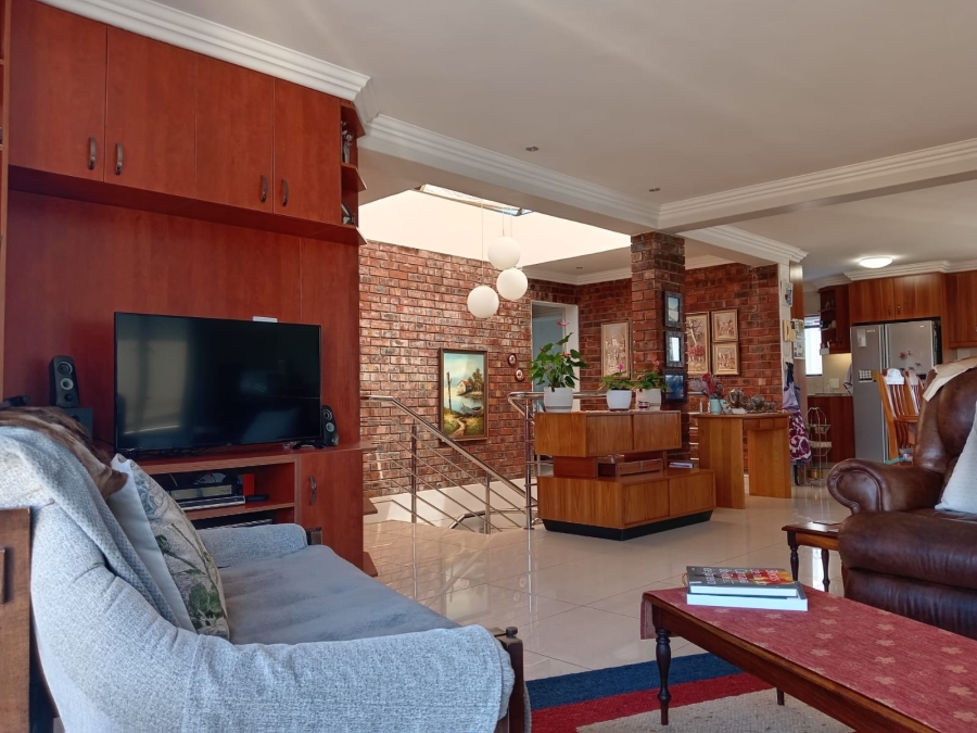 To Let 2 Bedroom Property for Rent in Calypso Beach Western Cape